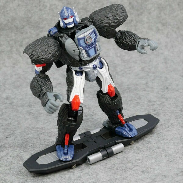 Kingdom Optimus Primal Skateboard And Weapons Upgrade Kit  (2 of 9)